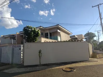Casa com 4 Quartos para alugar, 130m² no Plano Diretor Sul, Palmas