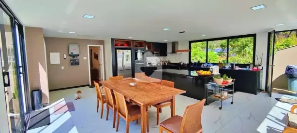 Casa com 4 Quartos à venda, 244m² no Castelanea, Petrópolis