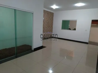 Casa com 3 Quartos à venda, 170m² no Jardim Holanda, Uberlândia