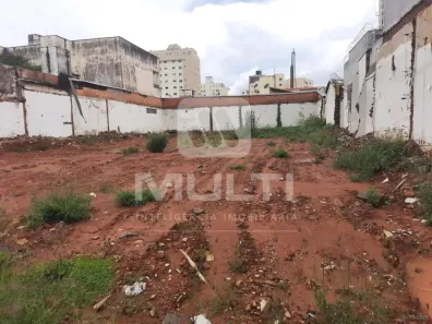 Lote/Terreno com 1 Quarto à venda, 595m² no Martins, Uberlândia