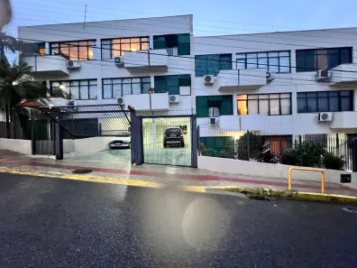 Apartamento com 2 Quartos à venda, 76m² no Coqueiros, Florianópolis