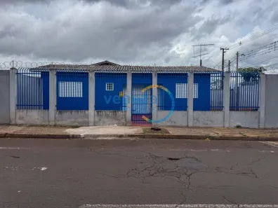 Casa com 3 Quartos para alugar, 200m² no Jardim Agari, Londrina