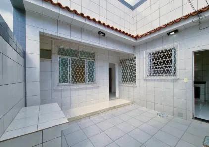 Casa com 2 Quartos para alugar, 70m² no Irajá, Rio de Janeiro
