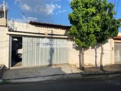 Casa com 3 Quartos à venda, 200m² no Saci, Teresina
