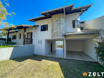 Casa com 3 Quartos à venda, 225m² no Escola Agrícola, Blumenau