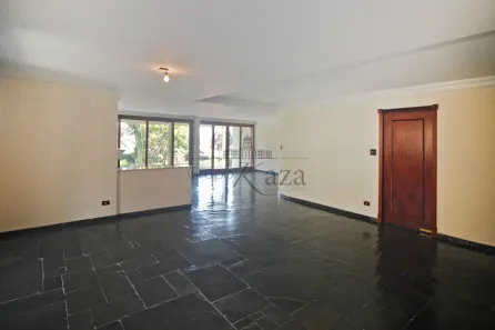 Casa com 5 Quartos à venda, 500m² no Jardim Leonor, São Paulo