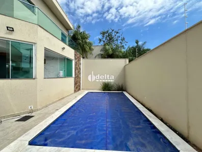 Casa com 4 Quartos à venda, 328m² no Cidade Jardim, Uberlândia