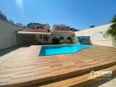 Sobrado com 5 Quartos para alugar, 469m² no Zona 05, Maringá