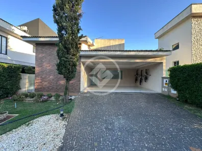 Casa de Condomínio com 3 Quartos à venda, 180m² no Loteamento Portal do Sol II, Goiânia