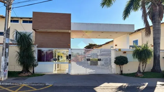 Casa de Condomínio com 3 Quartos para alugar, 225m² no Jardim Ana Lúcia, Goiânia
