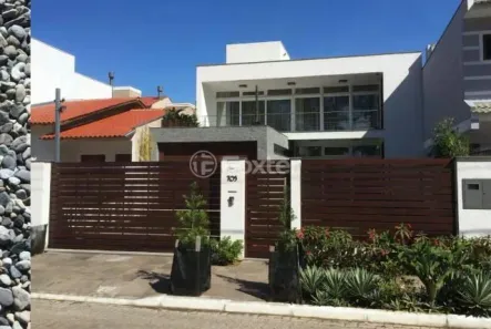 Casa de Condomínio com 3 Quartos à venda, 258m² no Hípica, Porto Alegre