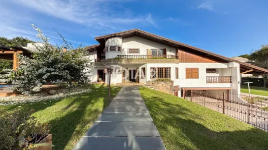 Casa com 4 Quartos para alugar, 650m² no Jardim Social, Curitiba