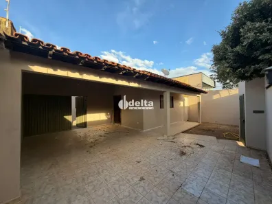 Casa com 3 Quartos para alugar, 190m² no Santa Mônica, Uberlândia