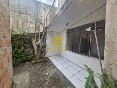 Casa com 2 Quartos para alugar, 45m² no São Geraldo, Belo Horizonte