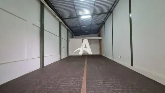 Galpão/Depósito/Armazém para alugar, 200m² no Centro, Uberlândia