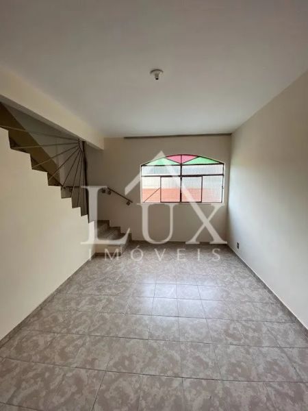 Casa com 3 quartos — Santa Terezinha, Belo Horizonte