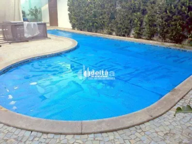 Casa de Condomínio com 4 Quartos à venda, 424m² no Morada da Colina, Uberlândia