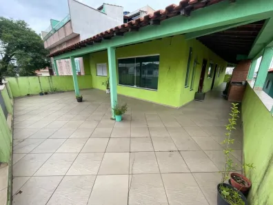 Sobrado com 4 Quartos para alugar, 210m² no Jardim do Estádio, Santo André