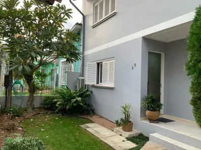 Sobrado com 4 Quartos à venda, 272m² no Partenon, Porto Alegre