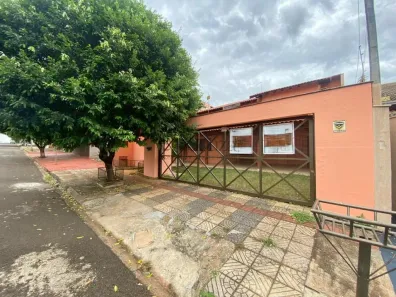 Casa com 4 Quartos para alugar, 280m² no Califórnia, Londrina