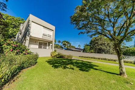 Sobrado com 3 Quartos à venda, 355m² no América, Joinville