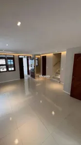 Casa de Condomínio com 5 Quartos à venda, 215m² no Sapiranga-Coité, Fortaleza