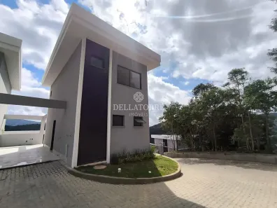 Casa de Condomínio com 2 Quartos à venda, 122m² no Golfe, Teresópolis