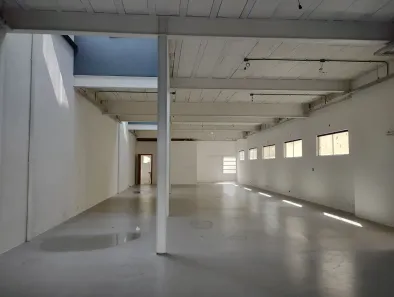 Galpão/Depósito/Armazém para alugar, 220m² no Centro, Taubaté