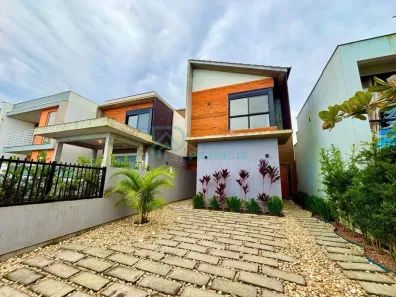 Sobrado com 3 Quartos para alugar, 135m² no , Garopaba