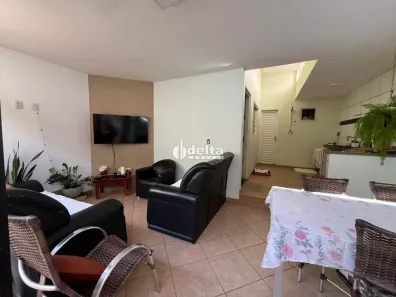 Casa com 4 Quartos à venda, 120m² no Jardim Patrícia, Uberlândia