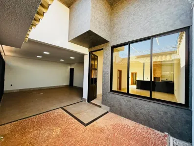 Casa com 4 Quartos à venda, 230m² no Jardim Patrícia, Uberlândia