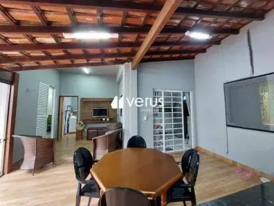 Casa com 3 Quartos à venda, 208m² no Planalto, Uberlândia
