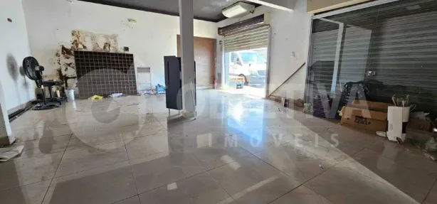 Ponto Comercial para alugar, 57m² no Segismundo Pereira, Uberlândia