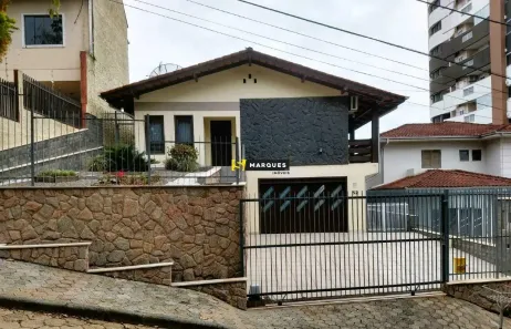Casa com 3 Quartos à venda, 246m² no Anita Garibaldi, Joinville