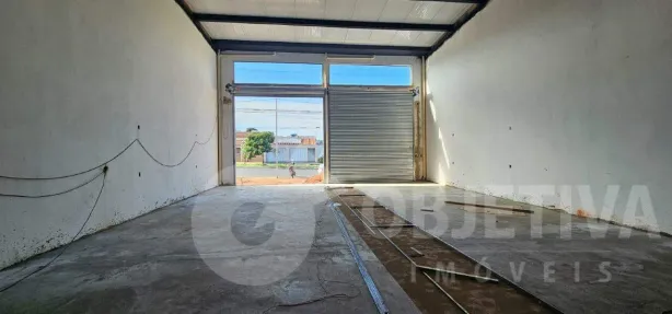 Galpão/Depósito/Armazém para alugar, 256m² no Marta Helena, Uberlândia