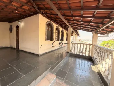 Casa com 3 Quartos à venda, 213m² no Camargos, Belo Horizonte