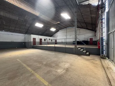 Galpão/Depósito/Armazém com 2 Quartos para alugar, 360m² no Parque Presidente Vargas, Campos dos Goytacazes