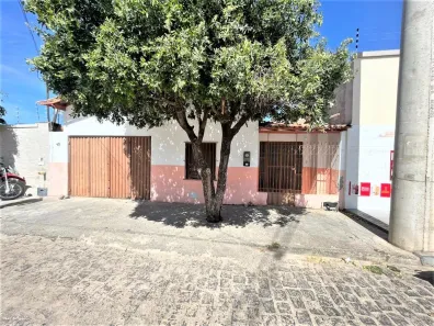 Casa com 3 Quartos à venda, 140m² no , Guanambi