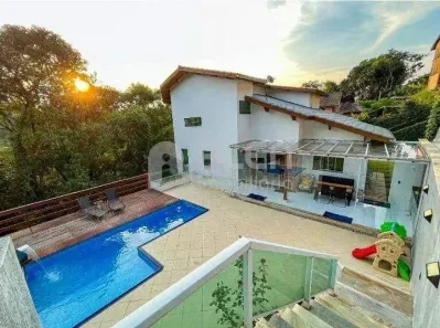 Sobrado com 4 Quartos à venda, 300m² no Cumbari, Mairiporã