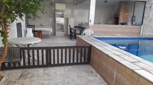 Sobrado com 8 Quartos à venda, 300m² no Vila Voturua, São Vicente