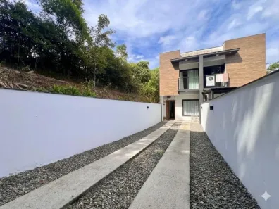 Sobrado com 3 Quartos à venda, 101m² no Costa e Silva, Joinville