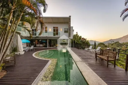 Casa com 3 Quartos à venda, 314m² no Samambaia, Petrópolis