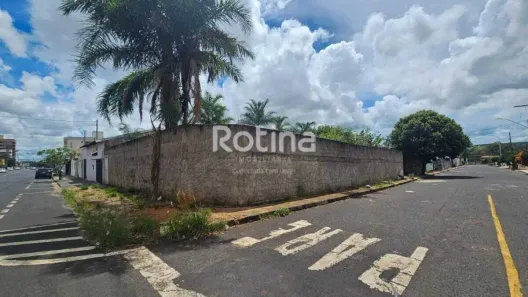 Lote/Terreno à venda, 360m² no Santa Mônica, Uberlândia
