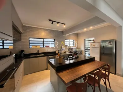 Sobrado com 4 Quartos à venda, 234m² no Vila João Jorge, Campinas
