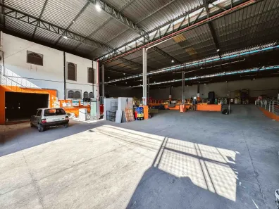 Galpão/Depósito/Armazém para alugar, 2000m² no Levindo Paula Pereira, Divinópolis