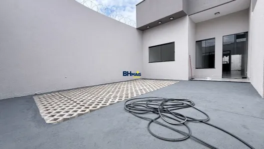 Casa com 2 Quartos à venda, 72m² no Jardim Holanda, Uberlândia