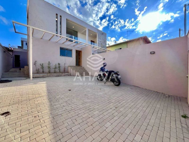 Casa com 3 quartos — Santa Rosa, Belo Horizonte