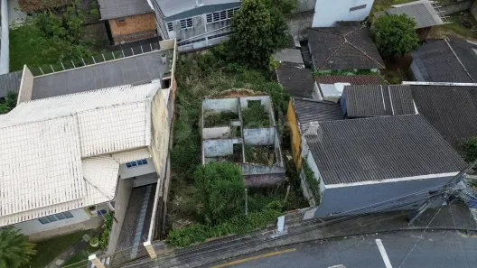 Lote/Terreno à venda, 330m² no Barreiros, São José