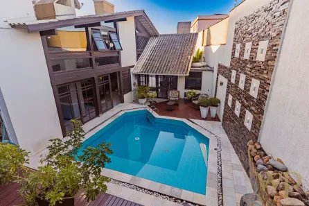 Casa com 4 Quartos à venda, 550m² no Floresta, Joinville