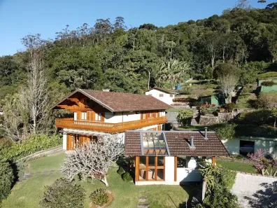 Casa com 4 Quartos à venda, 340m² no Quarteirão Ingelheim, Petrópolis